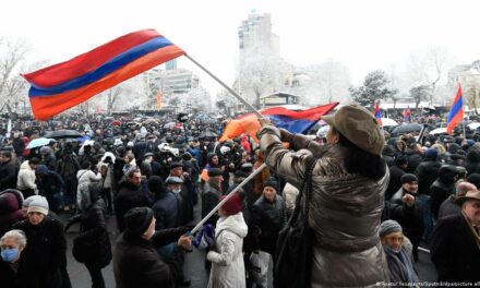 TERREMOTO POLÍTICO Y MILITAR EN ARMENIA